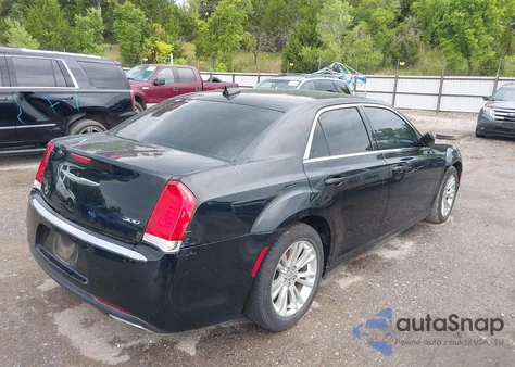 2017 Chrysler 300 Limited z USA, uszkodzony, nr VIN 2C3CCAAG7HH521704